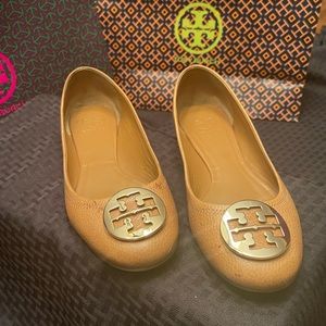 Tory Burch Reva Tan Leather Gold Logo Ballet Flats Size 11